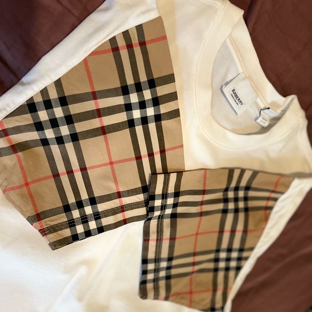Women’s Burberry Checkered Sleeve Oversized T shirt .